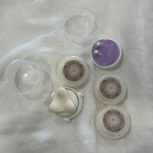 Clarisonic with extra replacement heads
